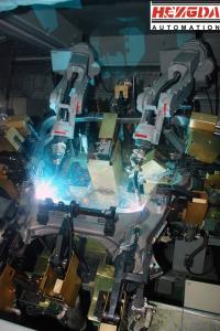 匯眾副車架焊接機器人工作站